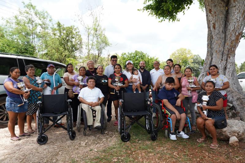 DIF Yucatán entrega proyectos productivos y apoyos funcionales en San José Chactún