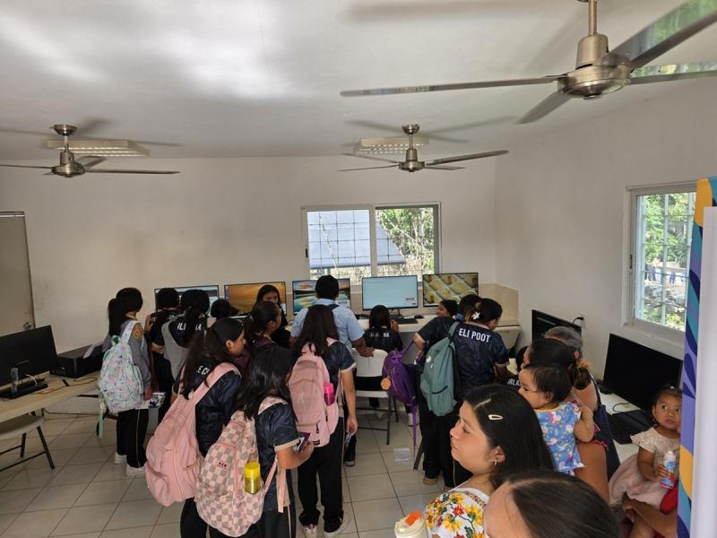 Centro Códice Maya reduce rezago digital y acerca herramientas tecnológicas a mujeres de Tiholop