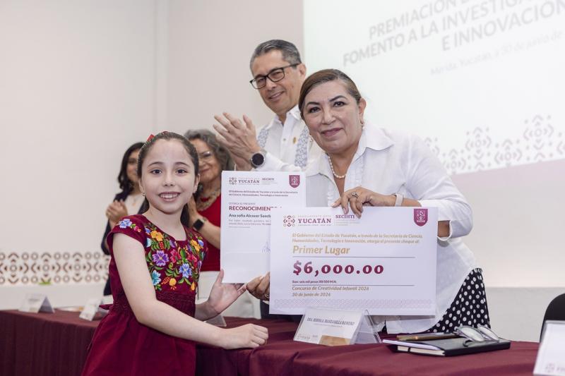 Gobierno del Renacimiento Maya reconoce talento científico de estudiantes yucatecos