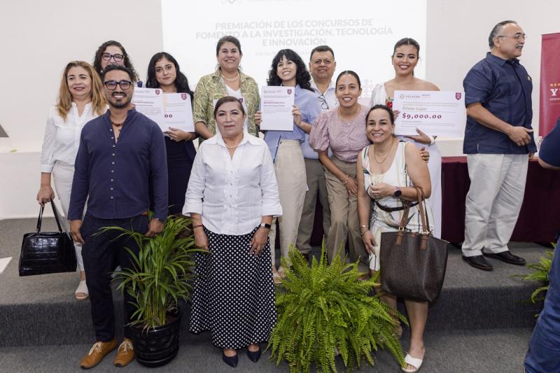 Gobierno del Renacimiento Maya reconoce talento científico de estudiantes yucatecos