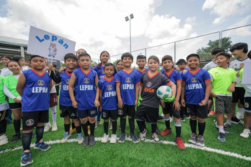 Tecoh estrena nueva cancha deportiva como parte del Renacimiento Maya para transformar espacios públicos y generar bienestar