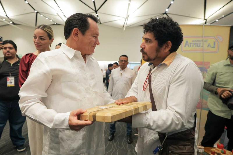 Gobernador Joaquín Díaz Mena impulsa proveeduría local para crear empleos bien pagados