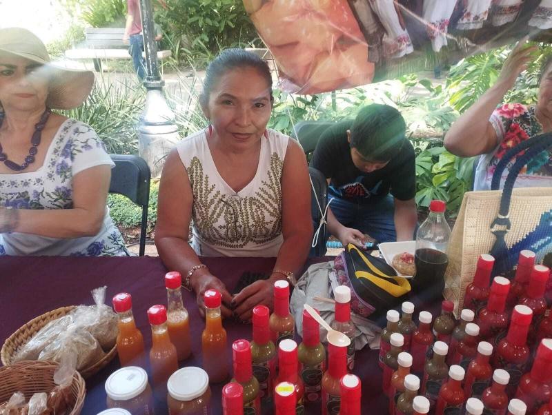 Artesanas yucatecas llevan su talento a la Plaza Grande