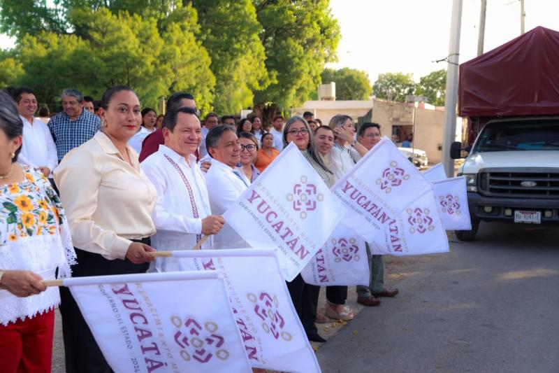 Con inversión de casi 184 mdp, Renacimiento Maya respalda el regreso a clases de las familias yucatecas