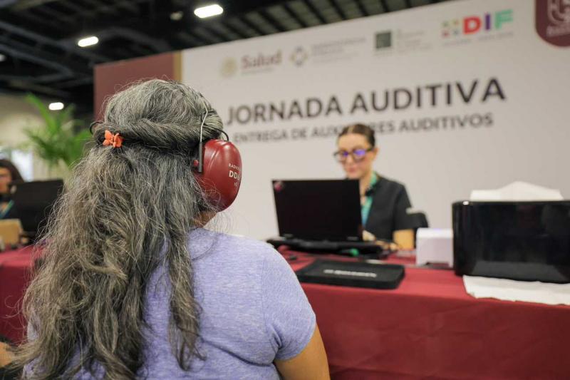 El bienestar es autonomía: Renacimiento Maya entrega apoyos auditivos