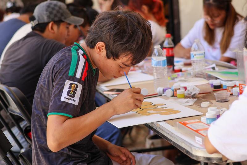 Fomentan talento juvenil durante el verano con taller gratuito de grafiti