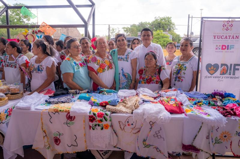 DIF Yucatán reconoce talento y aprendizaje de participantes en talleres comunitarios