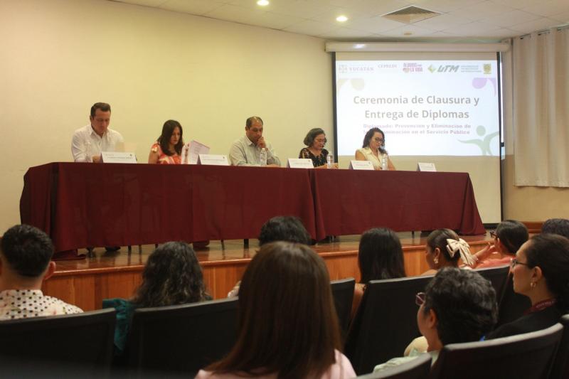 Servidoras y servidores públicos concluyen diplomado sobre igualdad y no discriminación