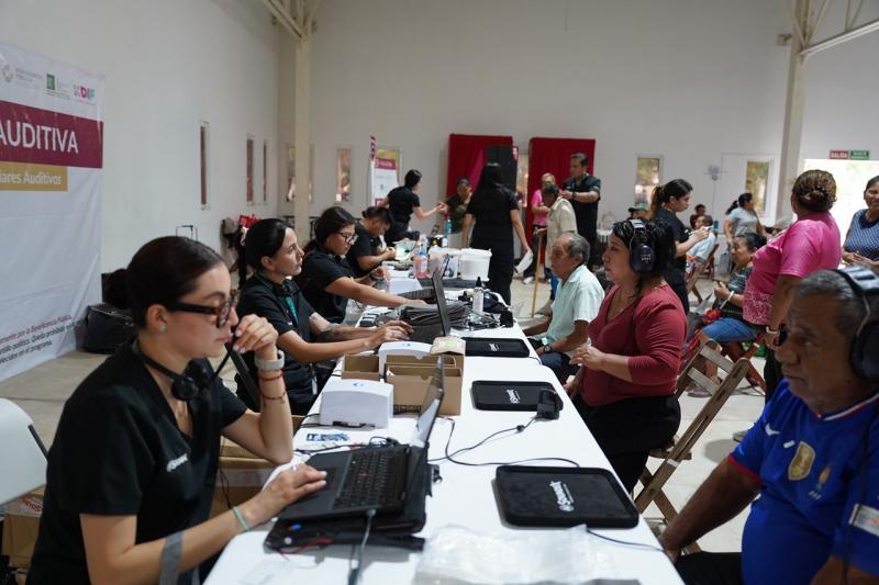 Recuperan más de 2,500 personas capacidad de escuchar y comunicarse