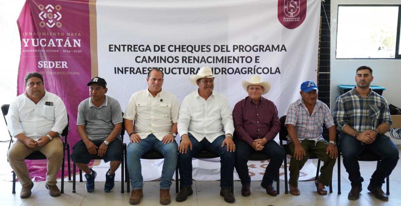 Otorgan recursos para mejorar caminos y sistemas de riego en el campo yucateco