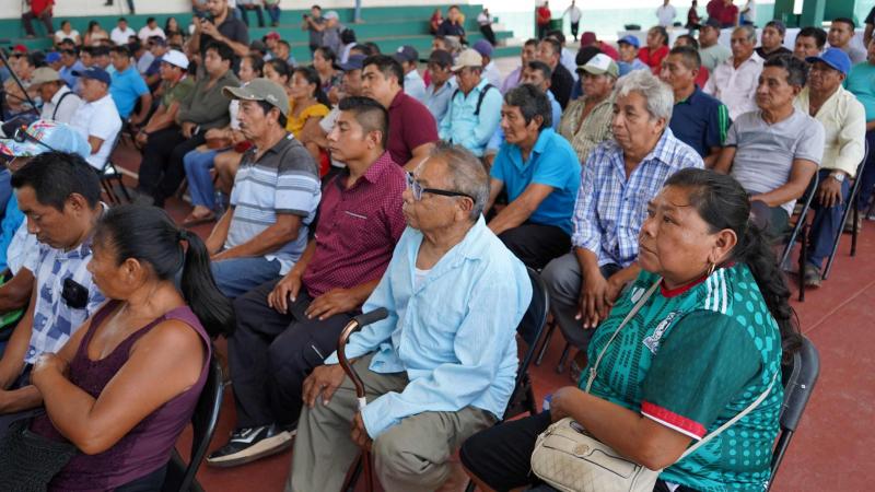 Otorgan recursos para mejorar caminos y sistemas de riego en el campo yucateco