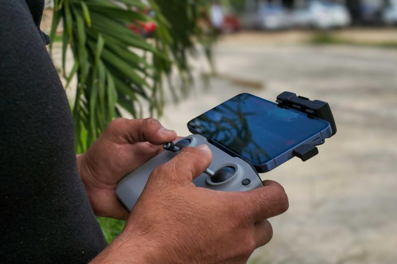 Pilotaje de drones abre nuevas oportunidades a joven emprendedor yucateco