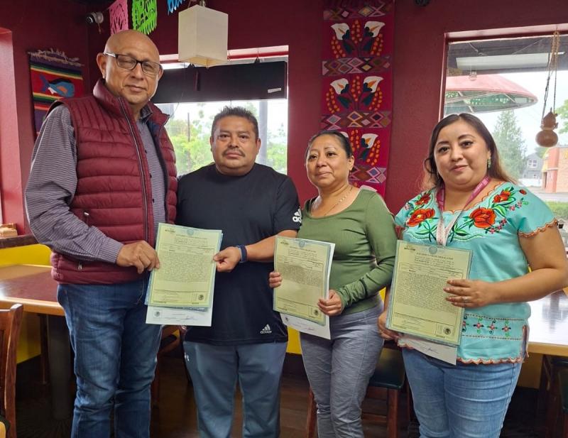Reciben 30 yucatecas y yucatecos en EE. UU. actas de doble nacionalidad