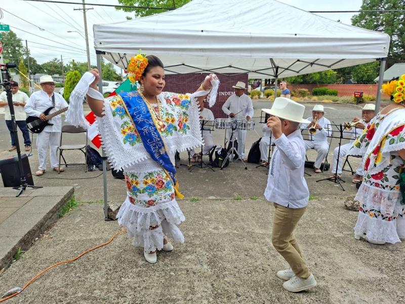 Reciben 30 yucatecas y yucatecos en EE. UU. actas de doble nacionalidad