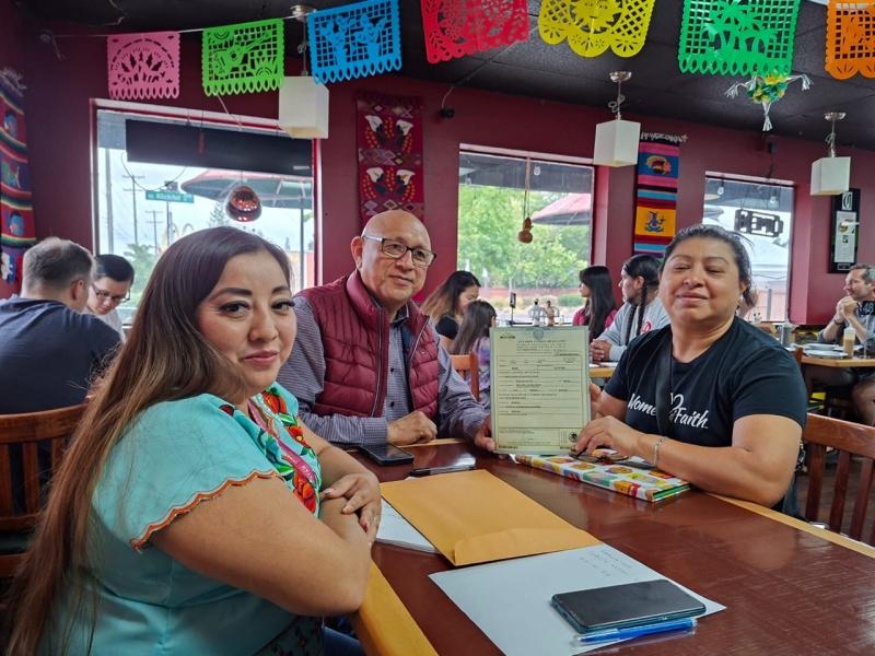 Reciben 30 yucatecas y yucatecos en EE. UU. actas de doble nacionalidad