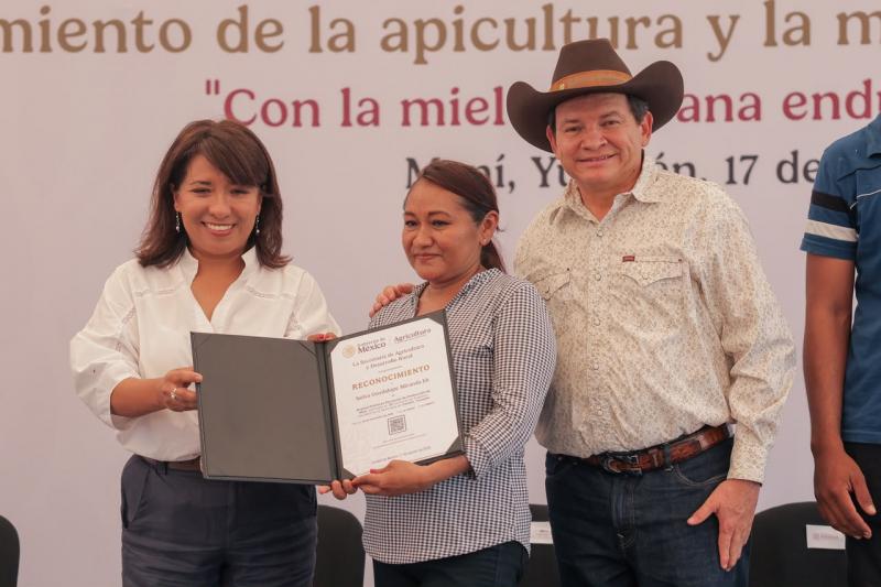 Gobierno de Yucatán y Gobierno de México suman esfuerzos por el campo y el liderazgo apícola