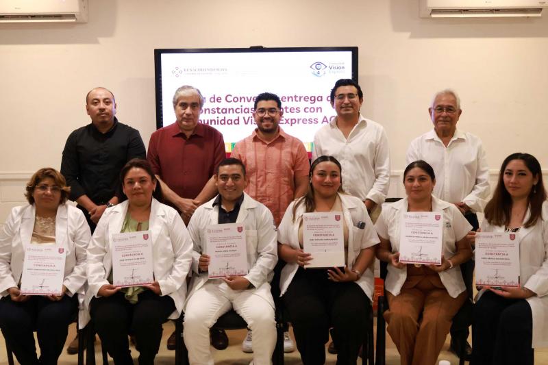 Certifican a especialistas y acercan lentes gratuitos a familias yucatecas