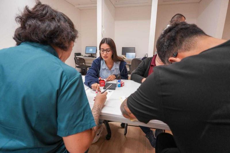 Se ponen la camiseta: alta afluencia de médicas y médicos para registrarse en el O’Horán