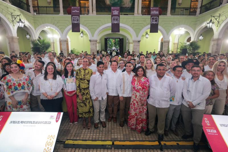 enacimiento Maya reconoce a las juventudes que transforman Yucatán