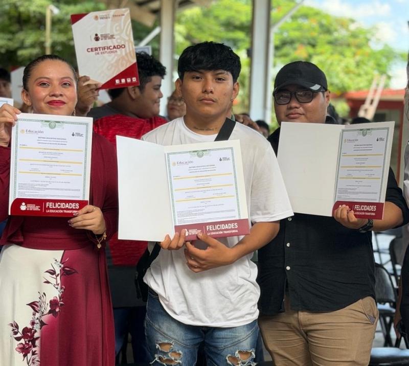 Más de siete mil personas de 15 años o más superan rezago educativo en Yucatán.