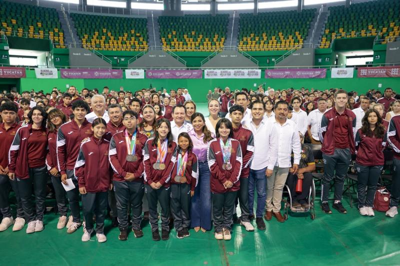 Renacimiento Maya reconoce talento de sus jóvenes deportistas de alto rendimiento con estímulos por 5.8 mdp