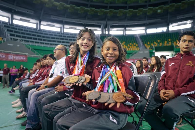 Renacimiento Maya reconoce talento de sus jóvenes deportistas de alto rendimiento con estímulos por 5.8 mdp