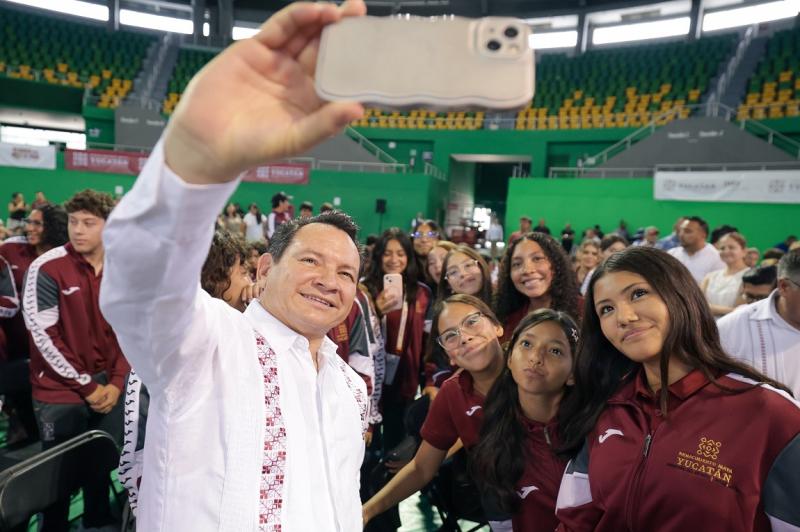Renacimiento Maya reconoce talento de sus jóvenes deportistas de alto rendimiento con estímulos por 5.8 mdp
