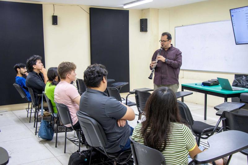 Especialistas acercan a comunidad de la UNAY nuevas herramientas y tendencias de la industria del audio