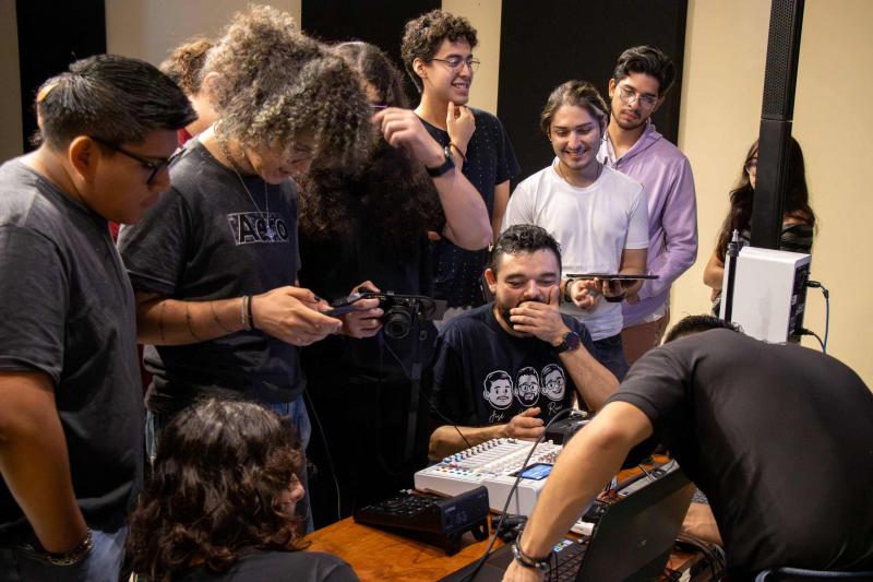 Especialistas acercan a comunidad de la UNAY nuevas herramientas y tendencias de la industria del audio