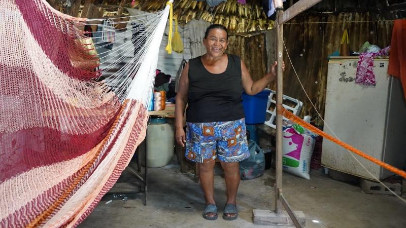 Mujer de Teya convierte el urdido de hamacas en sustento para su familia