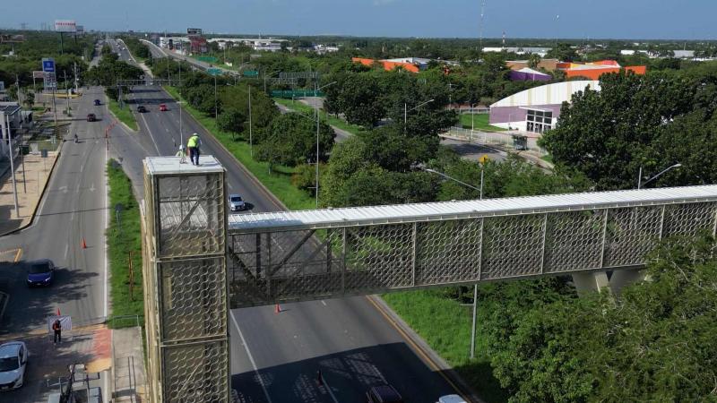 Rehabilitan puente peatonal del CRIT para mejorar seguridad y accesibilidad en el Periférico de Mérida