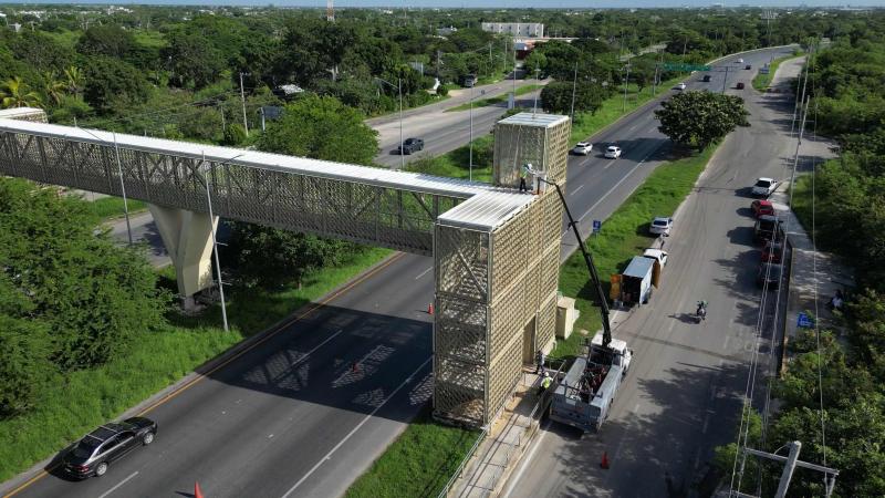 Rehabilitan puente peatonal del CRIT para mejorar seguridad y accesibilidad en el Periférico de Mérida