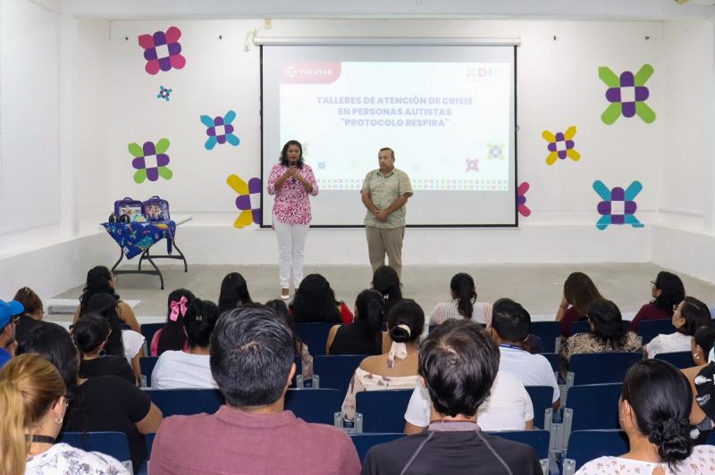 Fomentan conocimientos de servidoras y servidores públicos para la atención de personas autistas