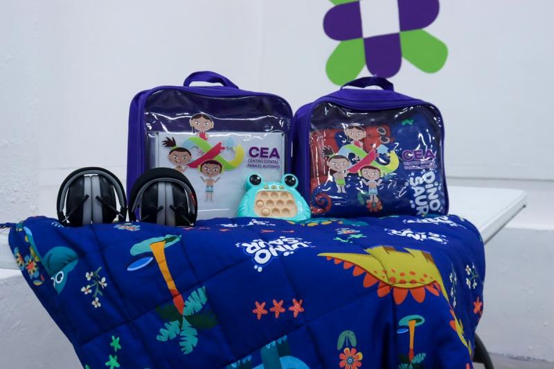 Fomentan conocimientos de servidoras y servidores públicos para la atención de personas autistas
