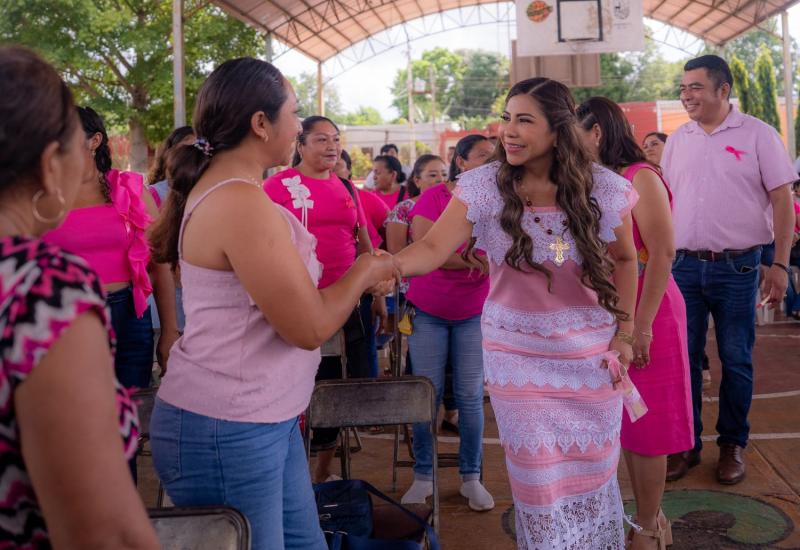 DIF Yucatán lleva la Agenda Rosa a Tzucacab: entrega prótesis mamarias