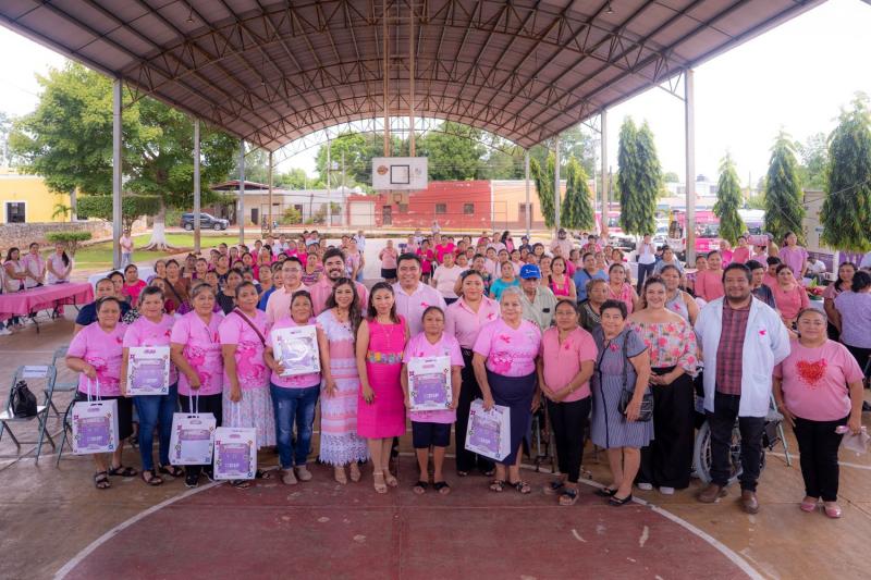 DIF Yucatán lleva la Agenda Rosa a Tzucacab: entrega prótesis mamarias