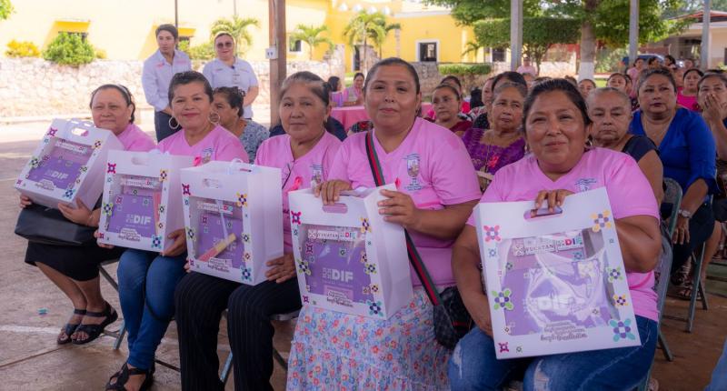DIF Yucatán lleva la Agenda Rosa a Tzucacab: entrega prótesis mamarias