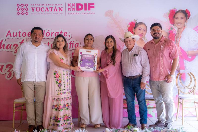 DIF Yucatán entrega prótesis mamarias a mujeres del oriente del estado