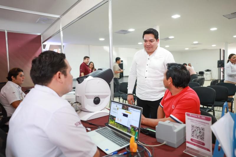 Renacimiento Maya acerca trámites estatales y federales a la comunidad universitaria de Maxcanú