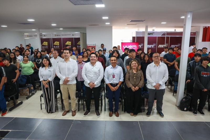 Renacimiento Maya acerca trámites estatales y federales a la comunidad universitaria de Maxcanú