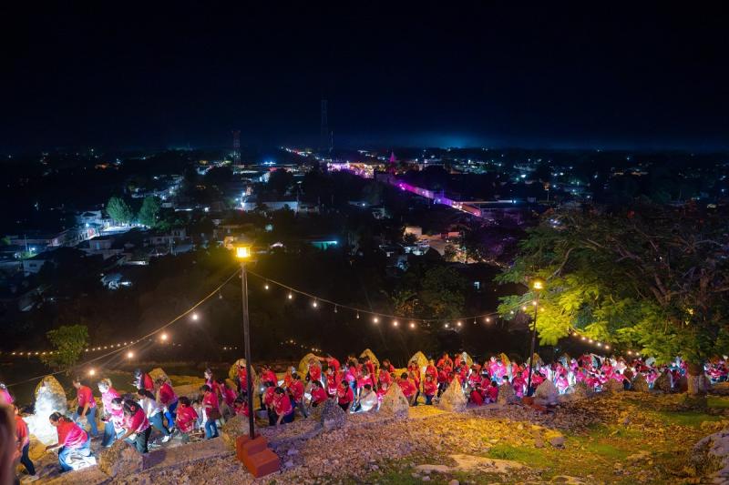 Tekax se ilumina de esperanza con la Caminata de Luz del DIF Yucatán