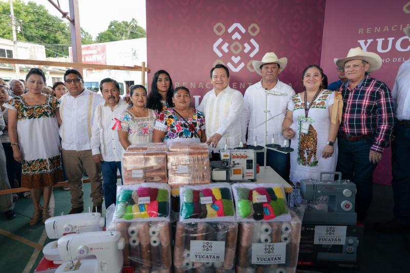 Marta Cecilia cosía con una máquina "antigüita"; hoy recibió una nueva y va a enseñar el oficio a sus hijas: 1,076 apoyos para mujeres de 41 municipios