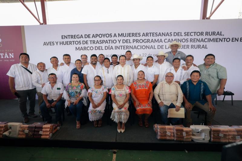 Marta Cecilia cosía con una máquina "antigüita"; hoy recibió una nueva y va a enseñar el oficio a sus hijas: 1,076 apoyos para mujeres de 41 municipios