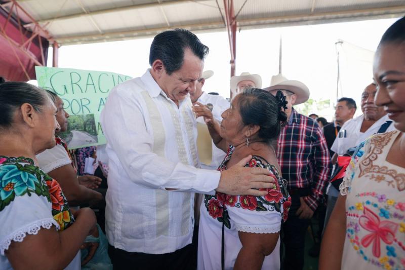 Marta Cecilia cosía con una máquina "antigüita"; hoy recibió una nueva y va a enseñar el oficio a sus hijas: 1,076 apoyos para mujeres de 41 municipios