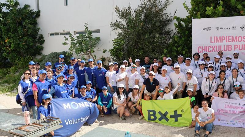 Frenan contaminación costera en Chicxulub Puerto con recolección de más de 300 kg de basura