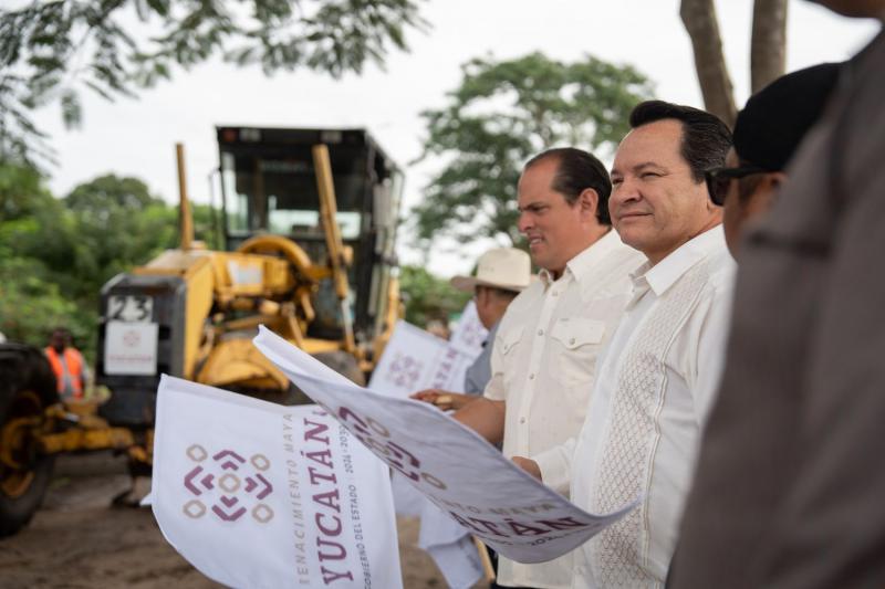 Llevaban 30 años pidiendo su camino; el Gobernador adelantó la obra casi tres semanas: arranca la reconstrucción Tixcancal-Chan Cenote-Trascorral, con 9 millones de pesos para 5,178 habitantes