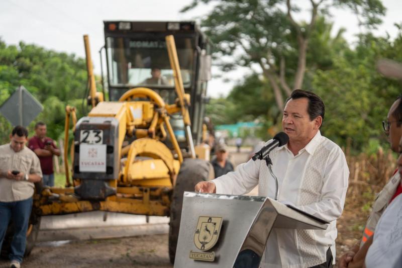 Llevaban 30 años pidiendo su camino; el Gobernador adelantó la obra casi tres semanas: arranca la reconstrucción Tixcancal-Chan Cenote-Trascorral, con 9 millones de pesos para 5,178 habitantes