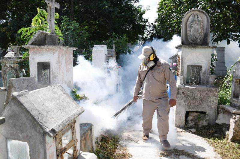 Yucatán refuerza la fumigación en panteones por Días de Fieles Difuntos