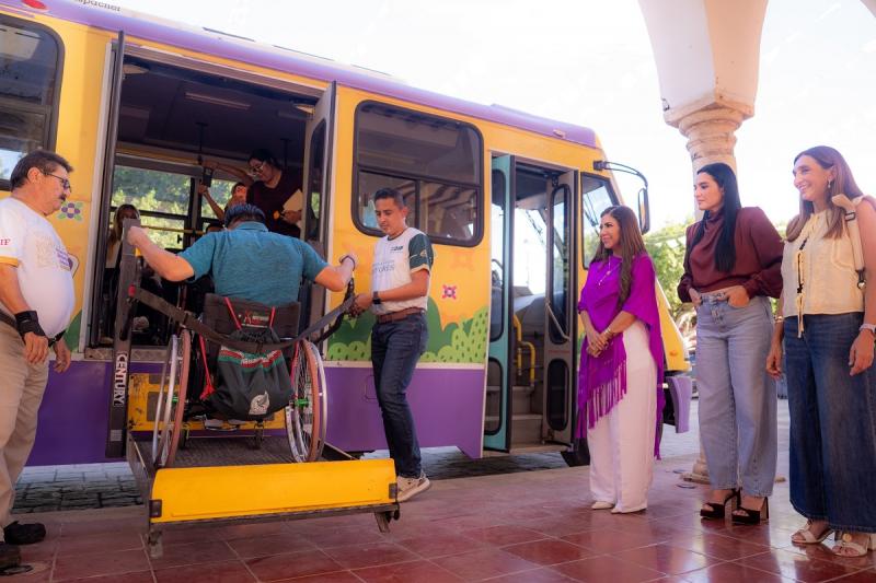DIF Yucatán y Beneficencia Pública entregan aparatos de movilidad a personas con discapacidad