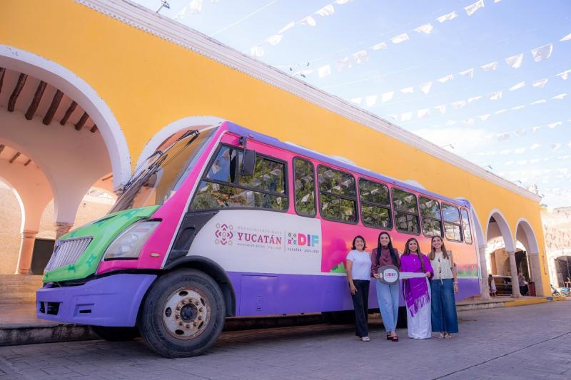 DIF Yucatán y Beneficencia Pública entregan aparatos de movilidad a personas con discapacidad